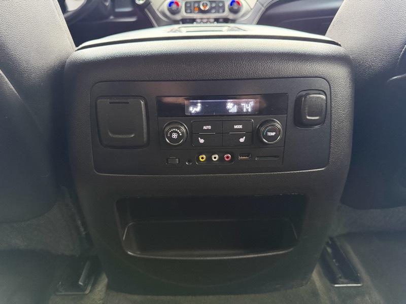 GMC Yukon XL SLT 1/2 Ton 4WD 2015