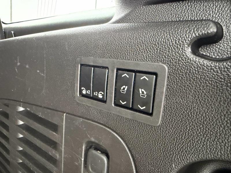 GMC Yukon XL SLT 1/2 Ton 4WD 2015