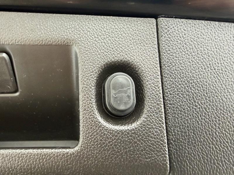 GMC Yukon XL SLT 1/2 Ton 4WD 2015