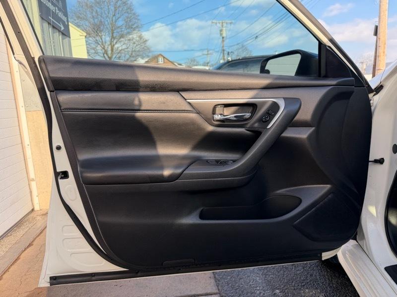 Nissan Altima 2.5 SR Sedan 2017