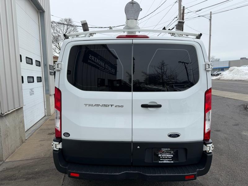 Ford Transit 250 Van Low Roof 60/40 Pass.130-in. WB 2015
