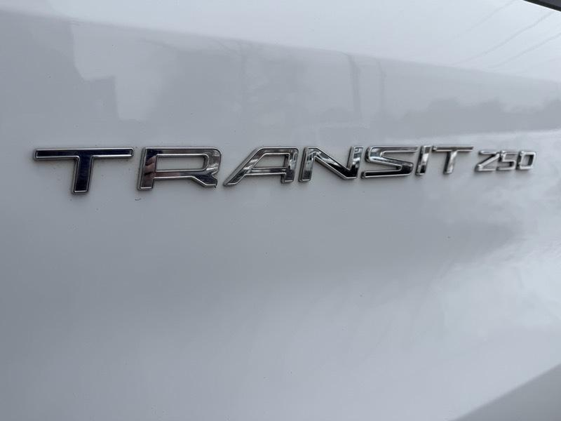 Ford Transit 250 Van Low Roof 60/40 Pass.130-in. WB 2015