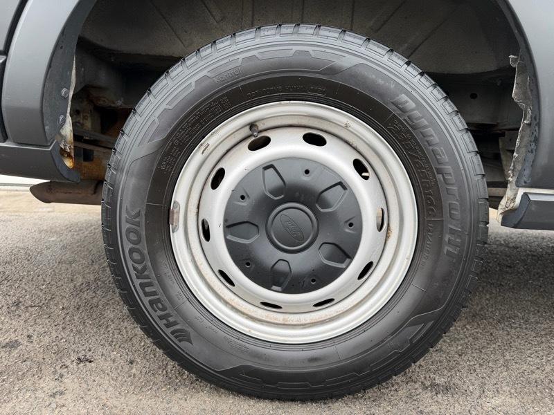 Ford Transit 250 Van Low Roof 60/40 Pass.130-in. WB 2015