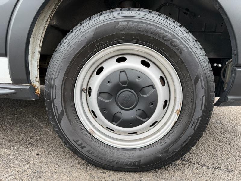 Ford Transit 250 Van Low Roof 60/40 Pass.130-in. WB 2015