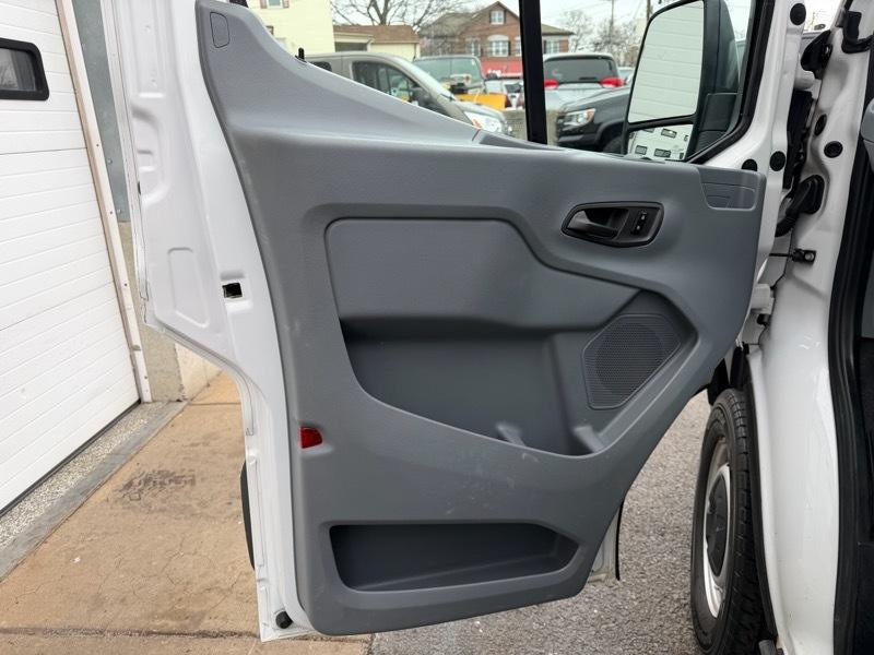 Ford Transit 250 Van Low Roof 60/40 Pass.130-in. WB 2015