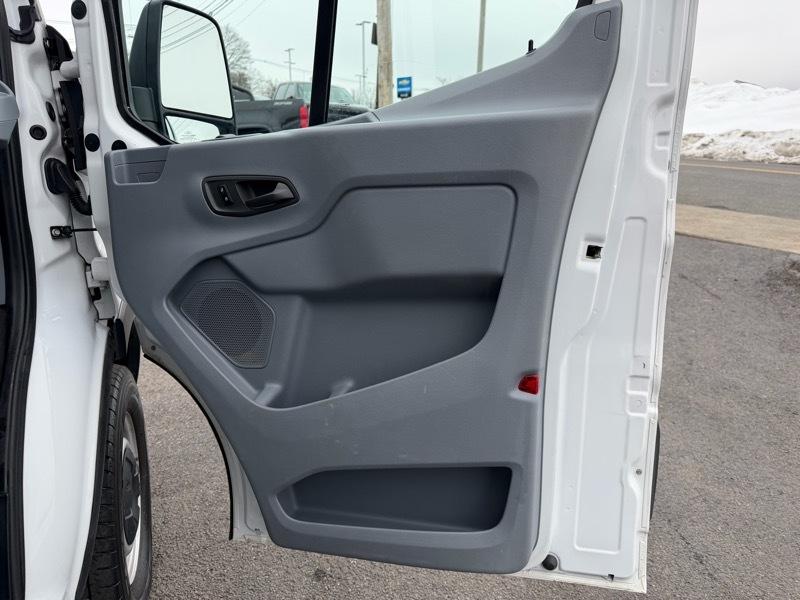 Ford Transit 250 Van Low Roof 60/40 Pass.130-in. WB 2015