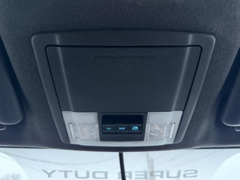 Ford F-350 SD Lariat Crew Cab 4WD 2016