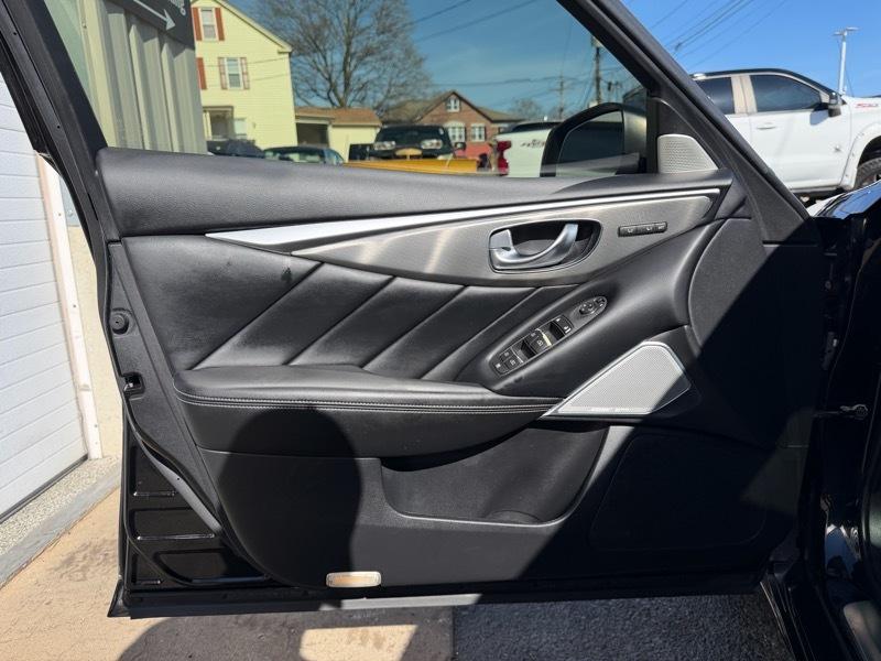 Infiniti Q50 Red Sport 400 AWD 2017