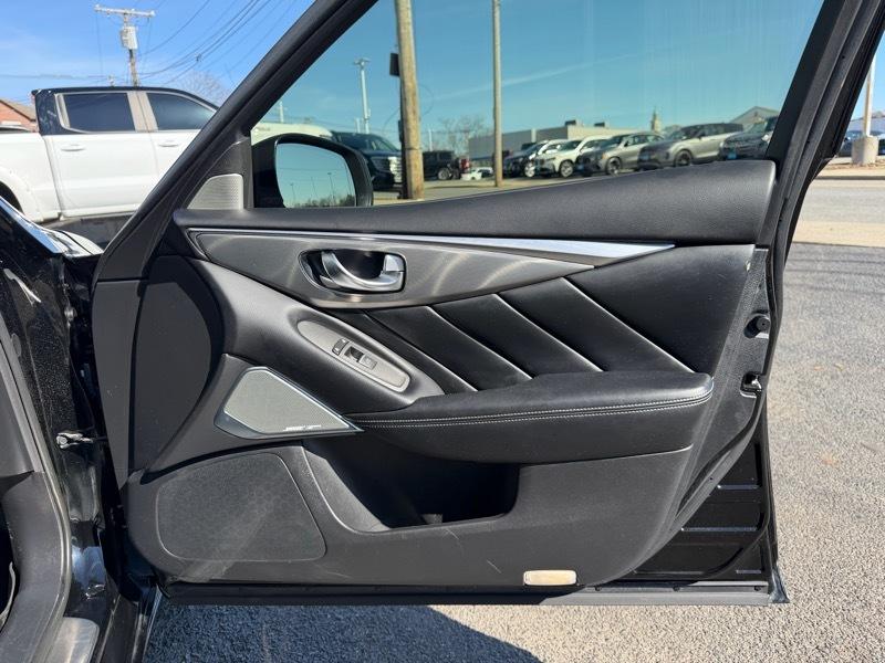 Infiniti Q50 Red Sport 400 AWD 2017