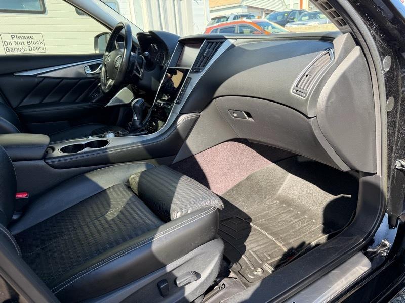 Infiniti Q50 Red Sport 400 AWD 2017