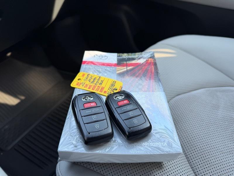 Toyota Grand Highlander Hybrid MAX Limited AWD 2024