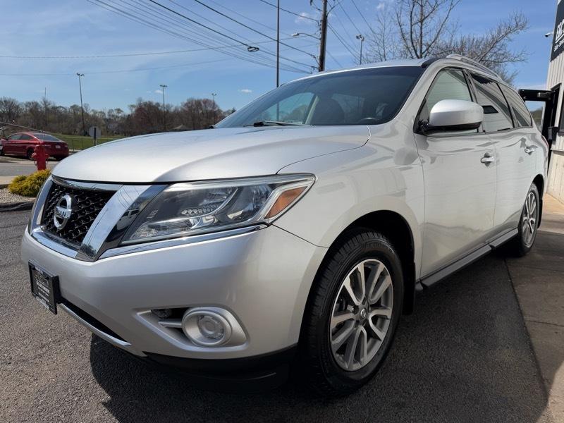 Nissan Pathfinder SV 4WD 2014