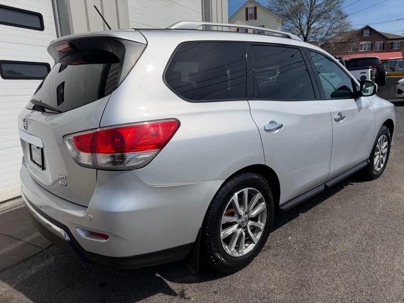 Nissan Pathfinder SV 4WD 2014