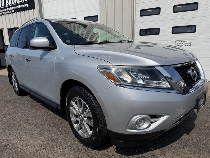 Nissan Pathfinder SV 4WD 2014