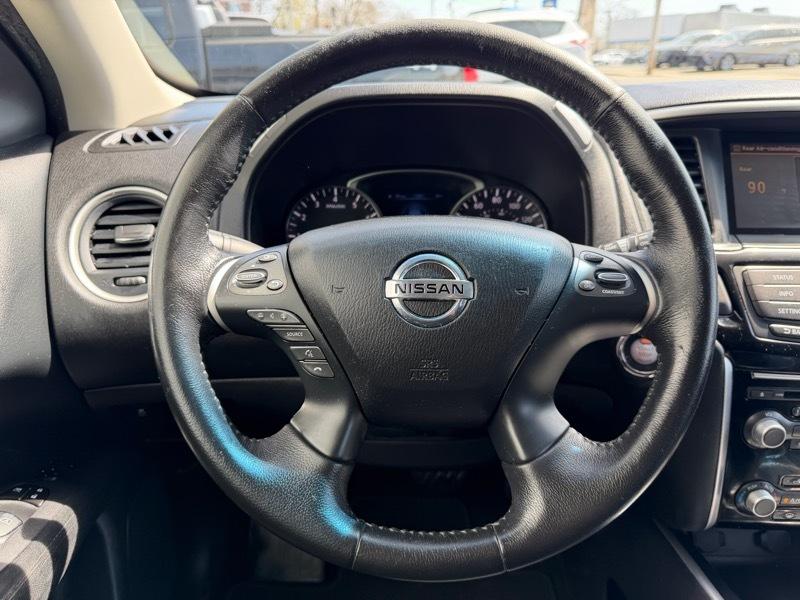 Nissan Pathfinder SV 4WD 2014