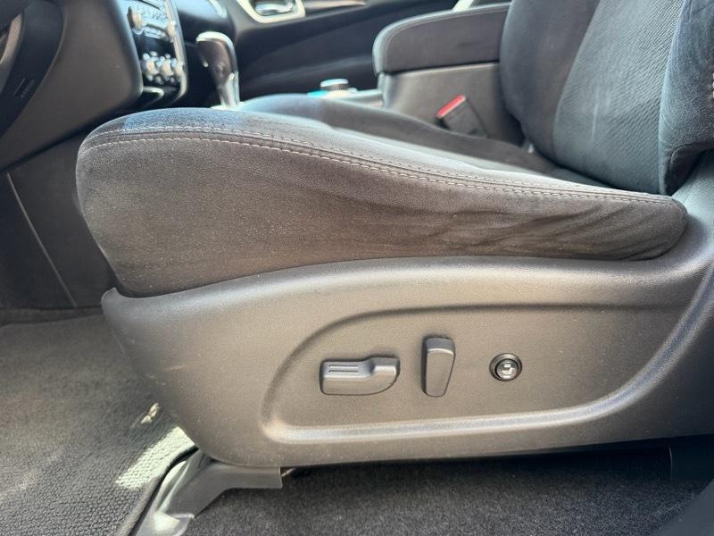 Nissan Pathfinder SV 4WD 2014