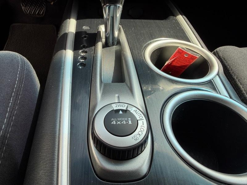 Nissan Pathfinder SV 4WD 2014