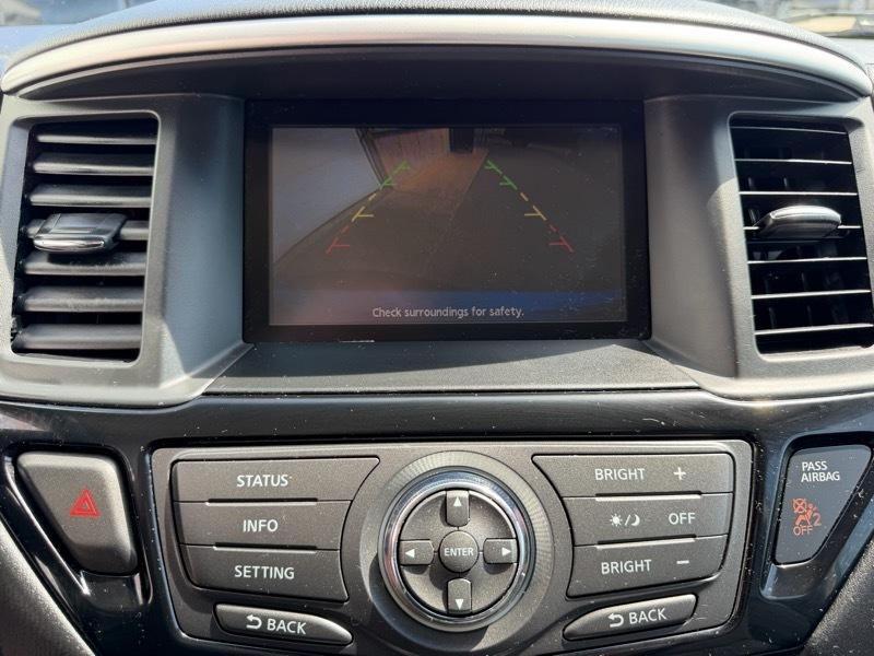 Nissan Pathfinder SV 4WD 2014