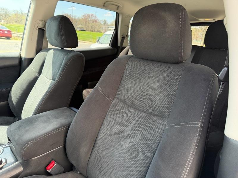 Nissan Pathfinder SV 4WD 2014