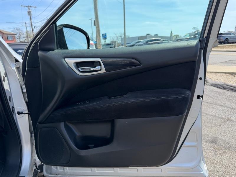 Nissan Pathfinder SV 4WD 2014