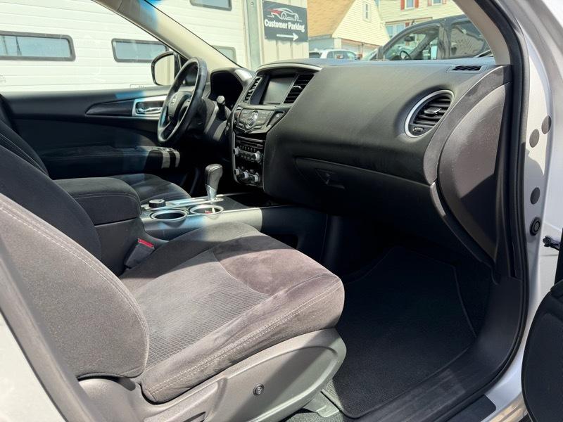 Nissan Pathfinder SV 4WD 2014