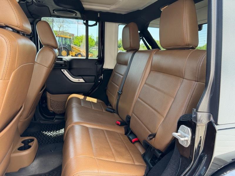 Jeep Wrangler Unlimited Sahara 4WD 2011