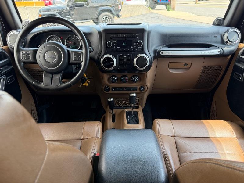 Jeep Wrangler Unlimited Sahara 4WD 2011