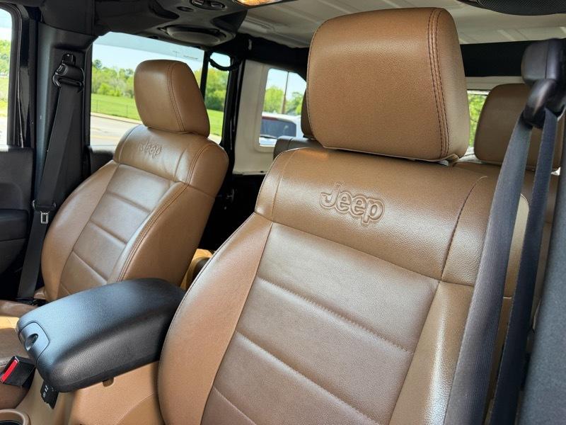 Jeep Wrangler Unlimited Sahara 4WD 2011