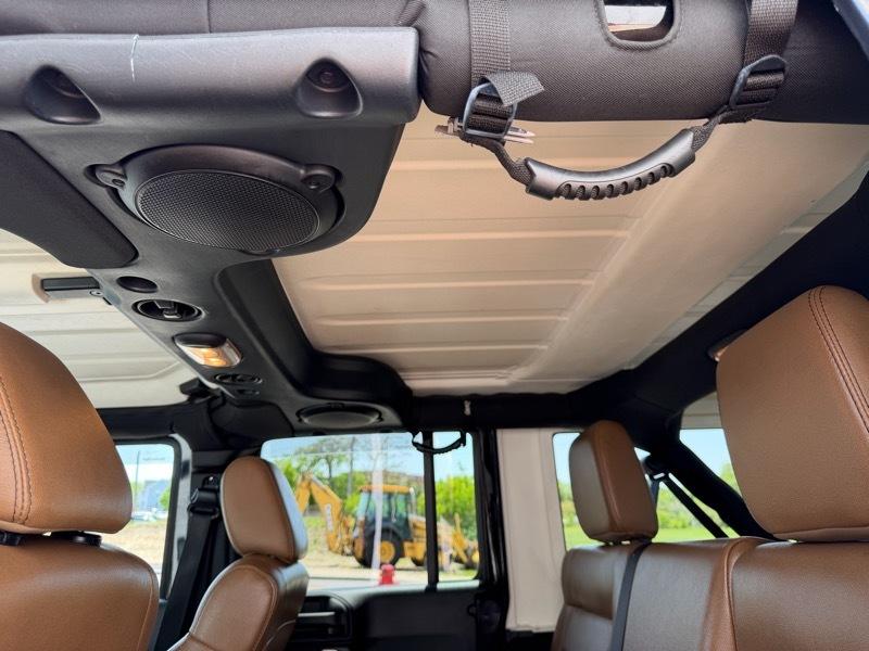 Jeep Wrangler Unlimited Sahara 4WD 2011