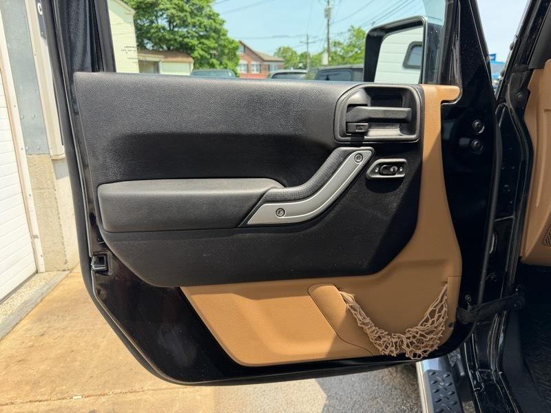 Jeep Wrangler Unlimited Sahara 4WD 2011