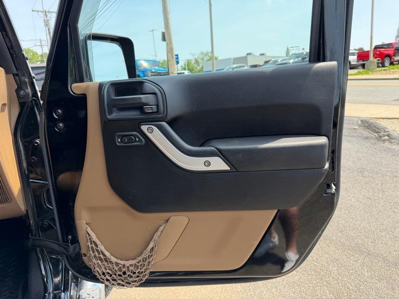 Jeep Wrangler Unlimited Sahara 4WD 2011