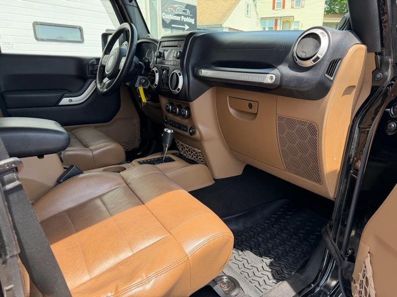 Jeep Wrangler Unlimited Sahara 4WD 2011