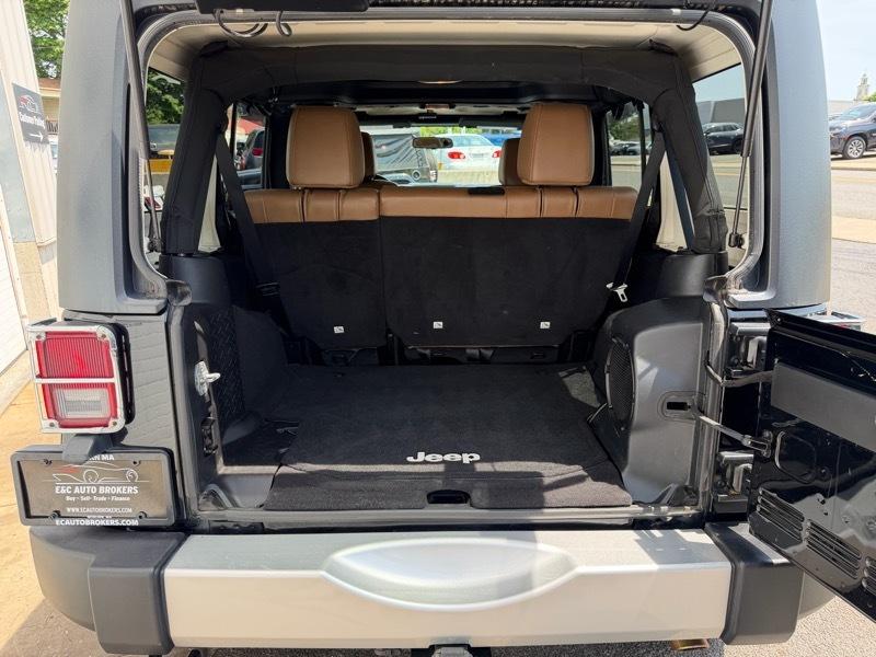 Jeep Wrangler Unlimited Sahara 4WD 2011