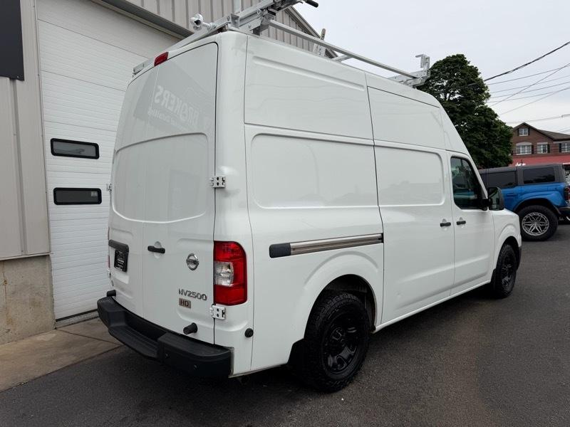 Nissan NV Cargo 2500 HD S V6 High Roof 2014