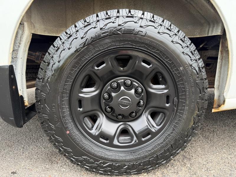Nissan NV Cargo 2500 HD S V6 High Roof 2014
