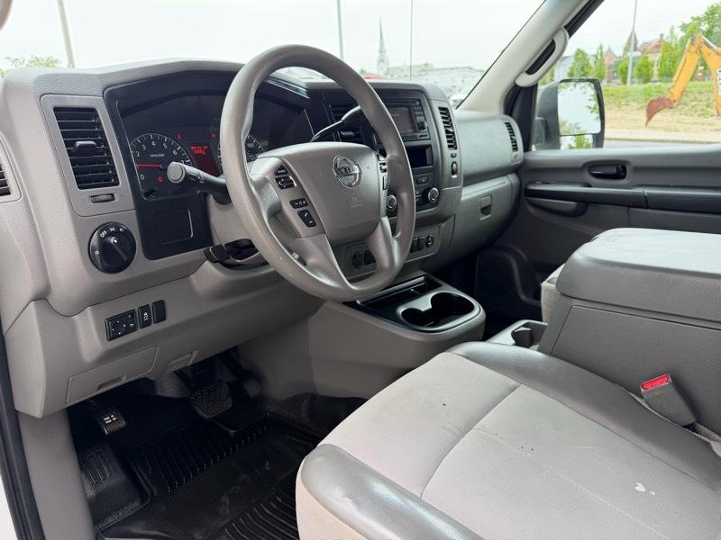 Nissan NV Cargo 2500 HD S V6 High Roof 2014