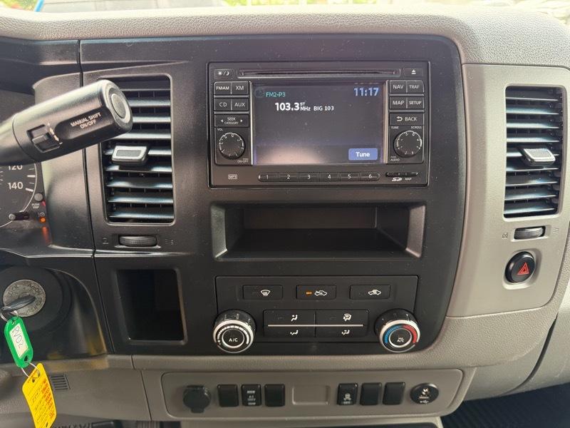 Nissan NV Cargo 2500 HD S V6 High Roof 2014