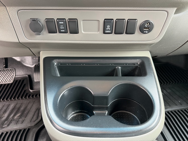 Nissan NV Cargo 2500 HD S V6 High Roof 2014