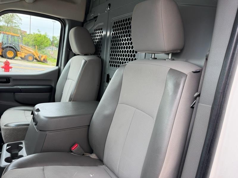 Nissan NV Cargo 2500 HD S V6 High Roof 2014