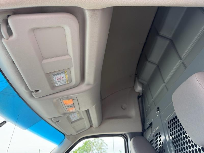 Nissan NV Cargo 2500 HD S V6 High Roof 2014