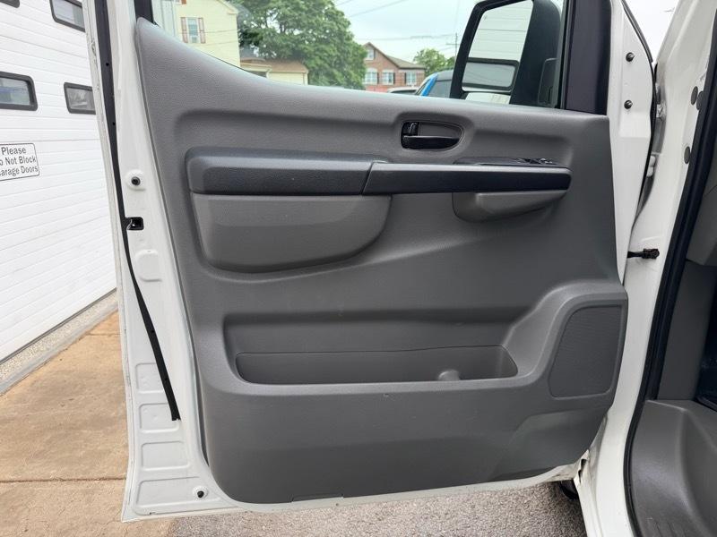 Nissan NV Cargo 2500 HD S V6 High Roof 2014