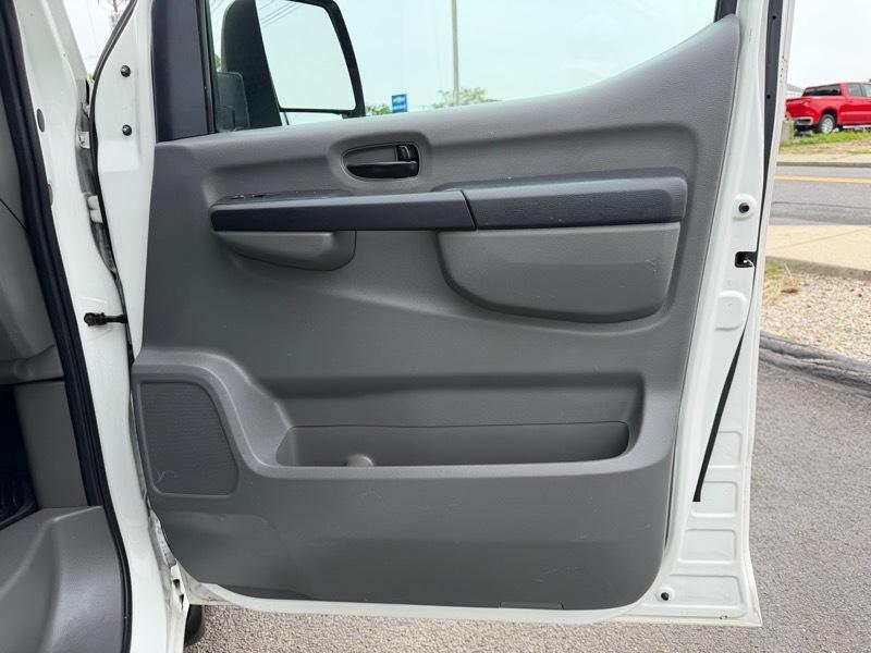 Nissan NV Cargo 2500 HD S V6 High Roof 2014