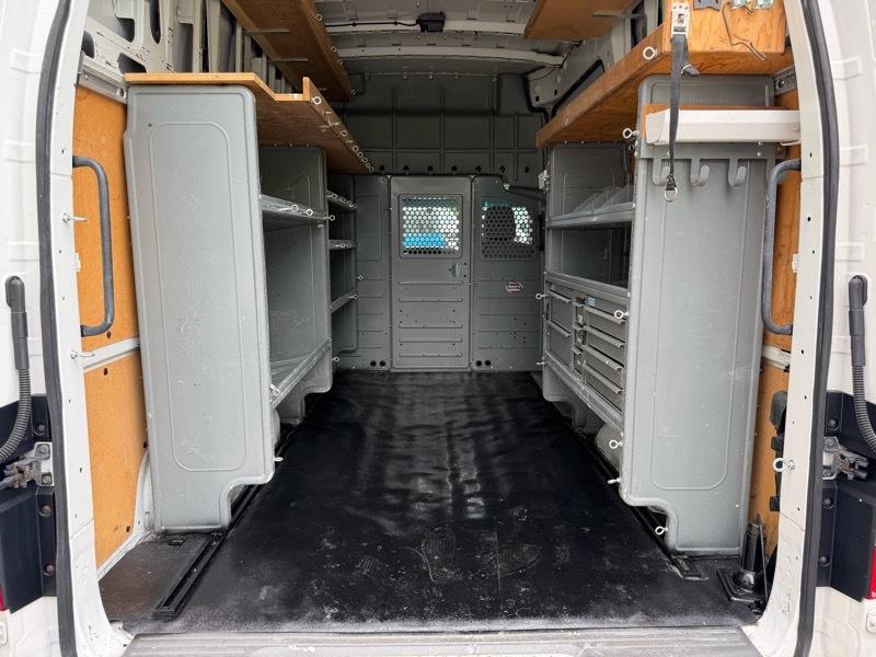 Nissan NV Cargo 2500 HD S V6 High Roof 2014