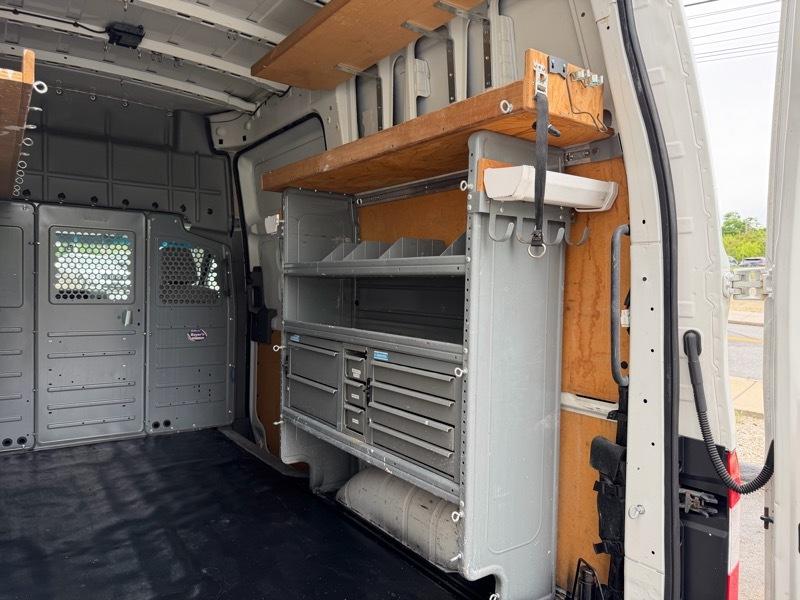 Nissan NV Cargo 2500 HD S V6 High Roof 2014