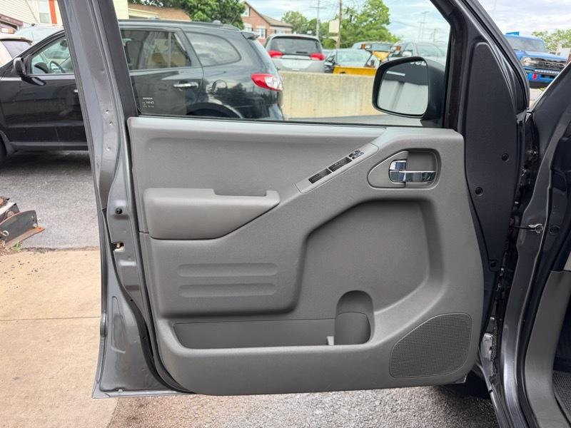 Nissan Frontier SV Crew Cab 4WD 2019