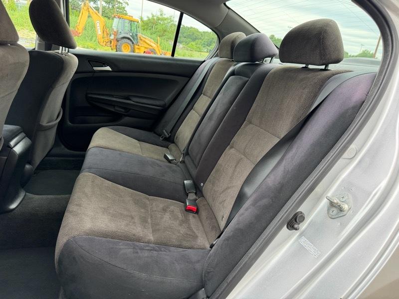 Honda Accord LX sedan AT 2010