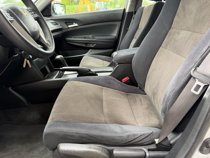Honda Accord LX sedan AT 2010