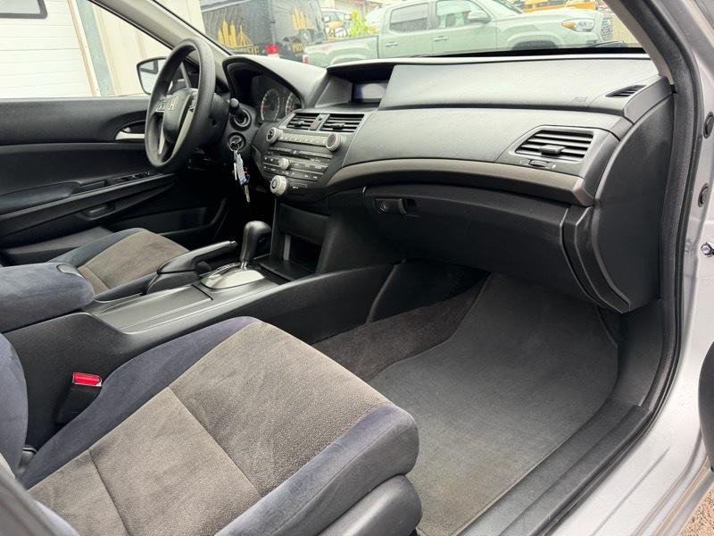 Honda Accord LX sedan AT 2010