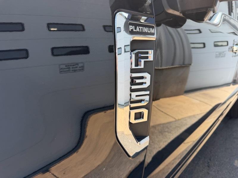 Ford F-350 SD Platinum Crew Cab 4WD 2022