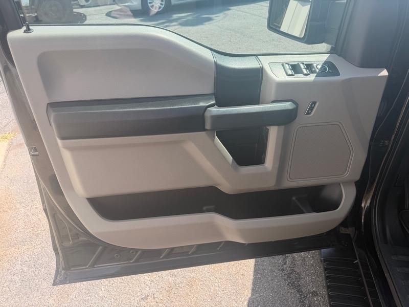 Ford F-150 4WD SuperCrew 145" STX 2019